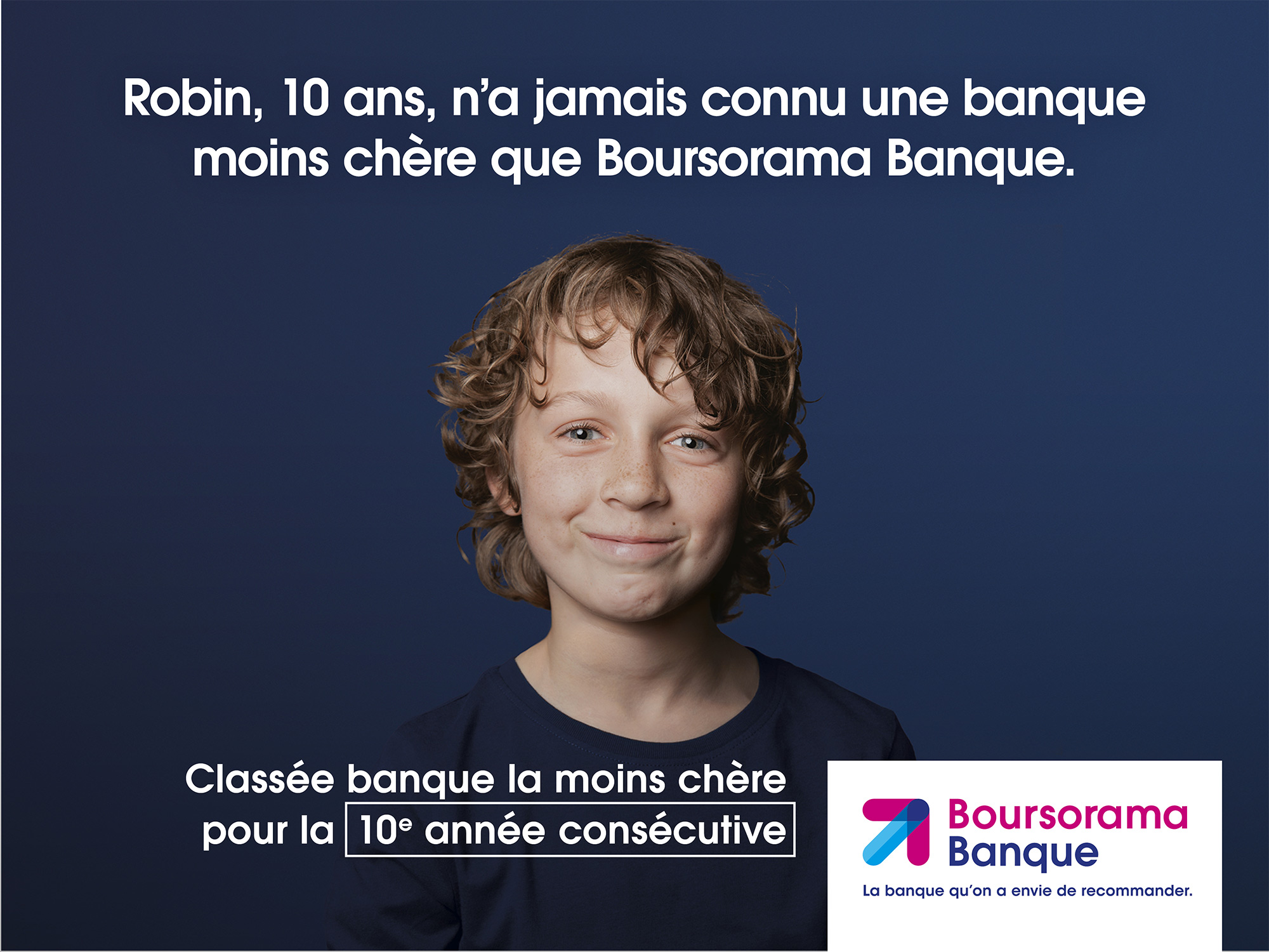 Visuel campagne publicitaire de Boursorama Banque avec un enfant souriant