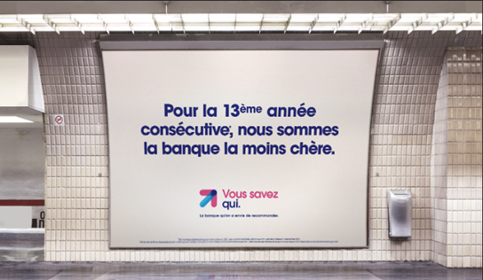 Visuel de la campagne publicitaire de Boursorama Banque affiché dans le métro parisien